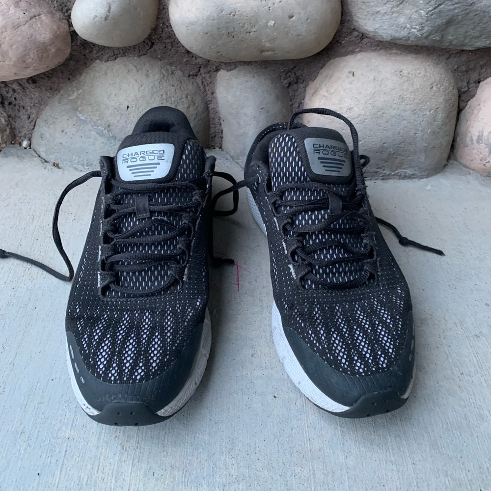 Men’s underarmor tennis shoes sz 8.